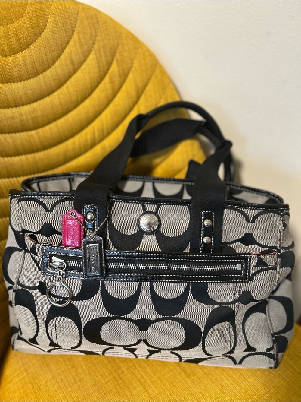 Coach Vintage Daisy Signature Tote Bag with two hangtags